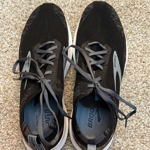 Women’s Brooks Levitate 4 Size 10.5